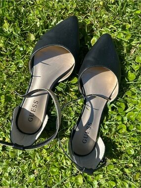 GUESS Black Pointed-Toe Ankle-Strap Flats